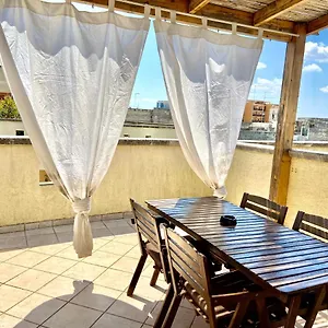 https://attico-rudiae.lecce-hotels.com